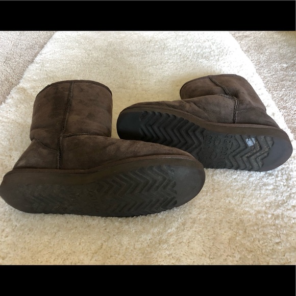 Ugg Short Dark Brown Boots - Picture 5 of 7